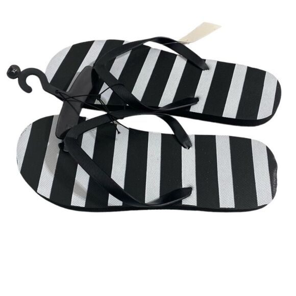Black & White Flip Flops, Size XL 11/12 fits like 10 - Picture 1 of 7
